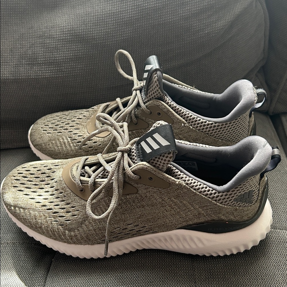 Adidas alphabounce 1 Women's green Athletic Sneakers 8.5 NWOT